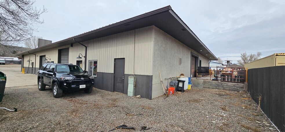 More Photos Of 102 Campbell Ln, Ridgway General Retail For Sale