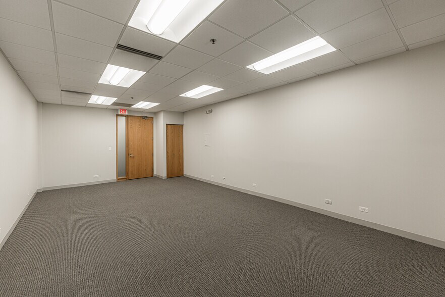 More Photos Of 290 Springfield Dr, Bloomingdale Medical For Lease