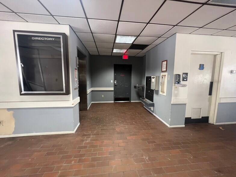 More Photos Of 420 Tamiami Trl S, Venice Medical For Sale