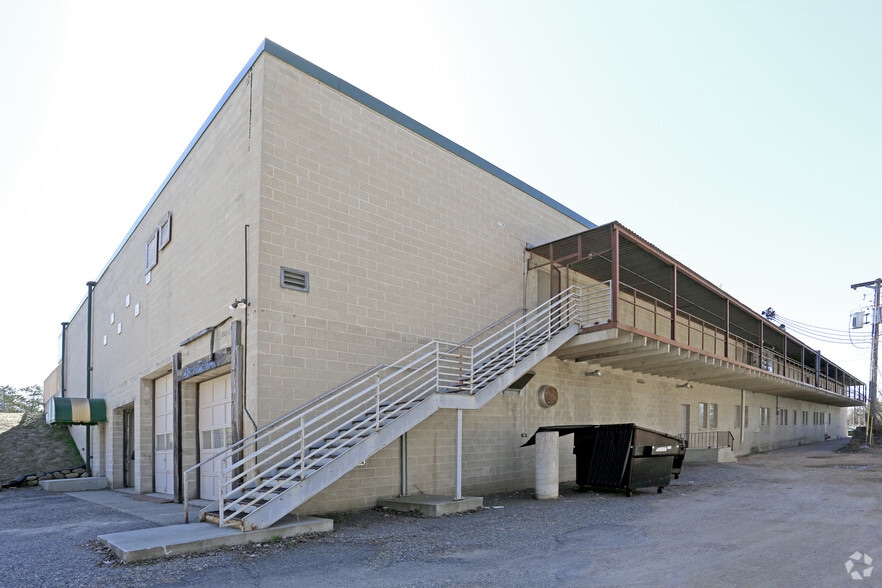 More Photos Of 4-16 Shady Oak Rd, Hopkins Unknown For Lease