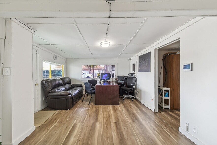 More Photos Of 6432 N Orange Blossom Trl, Orlando Auto Dealership For Sale