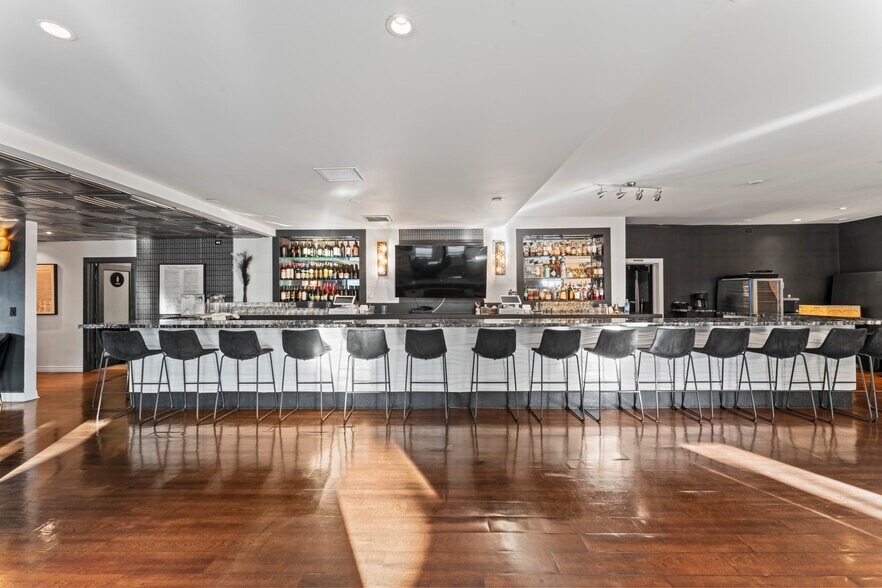 More Photos Of 281 W Main St, Ventura Storefront Retail Residential For Sale