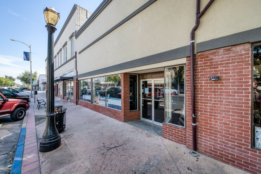 More Photos Of 137 N L St, Dinuba Storefront Retail Residential For Sale