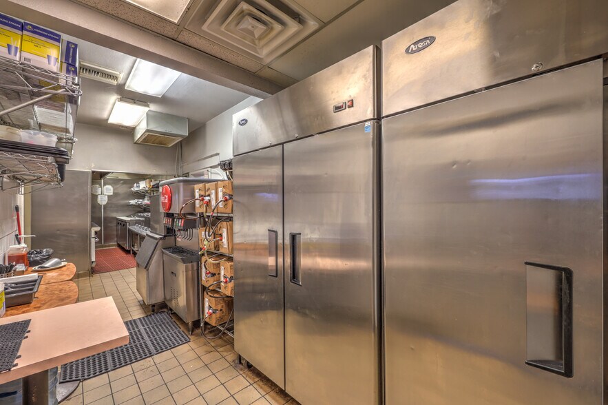 More Photos Of 2120-2126 S Boulder Hwy, Henderson Freestanding For Sale