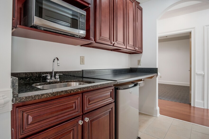 More Photos Of 4720 Peachtree Industrial Blvd, Berkeley Lake Office For Lease