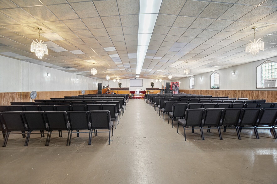 More Photos Of 4727 S Wabash Ave, Chicago Religious Facility For Sale