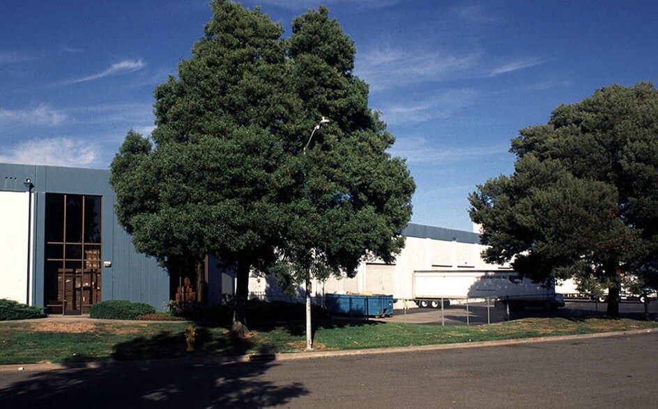 More Photos Of 22370-22378 Thunderbird Pl, Hayward Warehouse For Lease