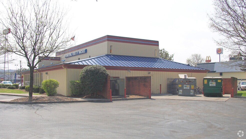 More Photos Of 5604 Merchants Center Blvd, Knoxville Restaurant For Lease