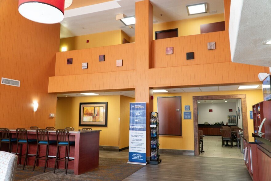 More Photos Of 480 E Shaw Ave, Fresno Hotel For Sale