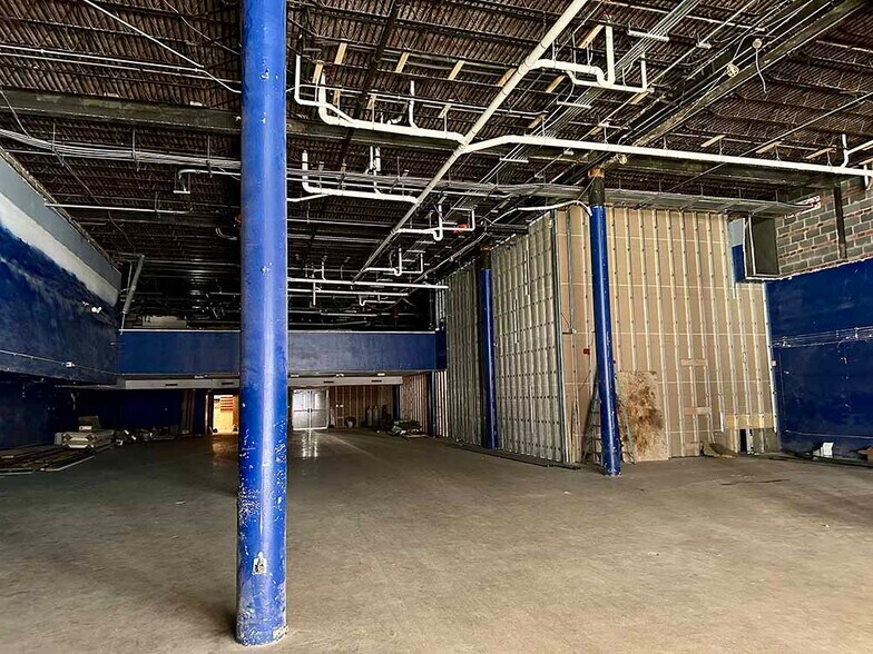 More Photos Of 309 E Main St, Johnson City Office For Sale