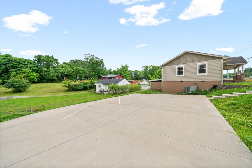 More Photos Of 1662 Golf Club Ln, Clarksville Office For Sale