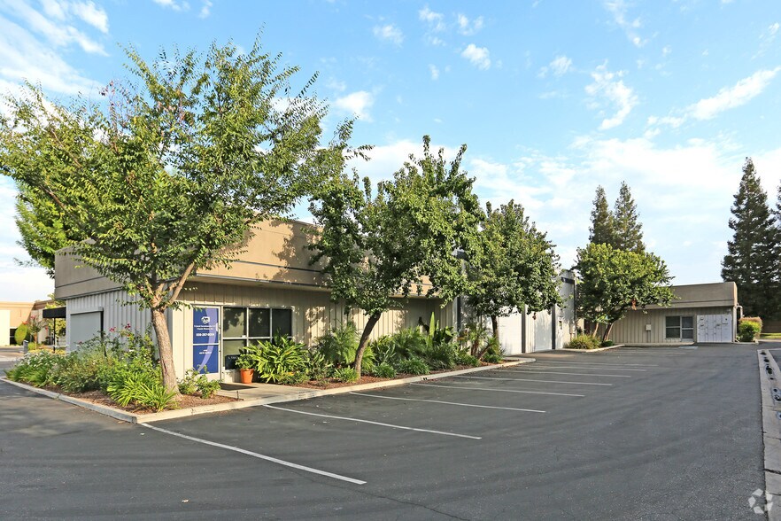 More Photos Of 499 W Bedford, Fresno Office For Lease