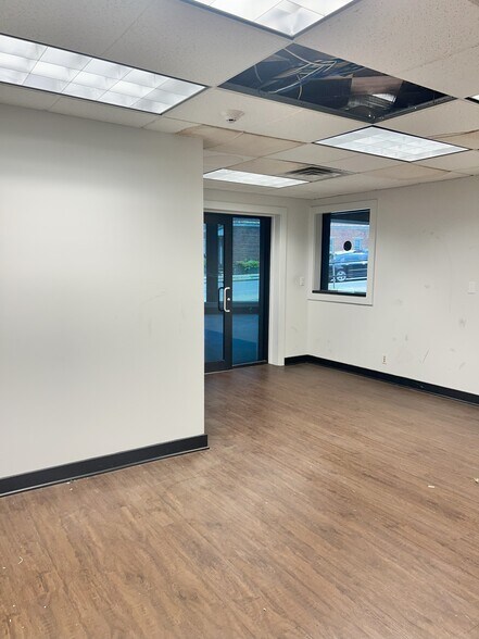 More Photos Of 1245 Central Park Ave, Yonkers Auto Dealership For Lease