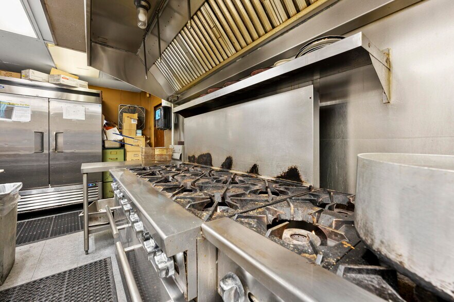 More Photos Of 7390 Shoal Line Blvd, Weeki Wachee Specialty For Sale