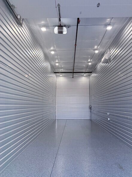 More Photos Of 49751 Oates Ln, Coachella Parking Garage For Sale