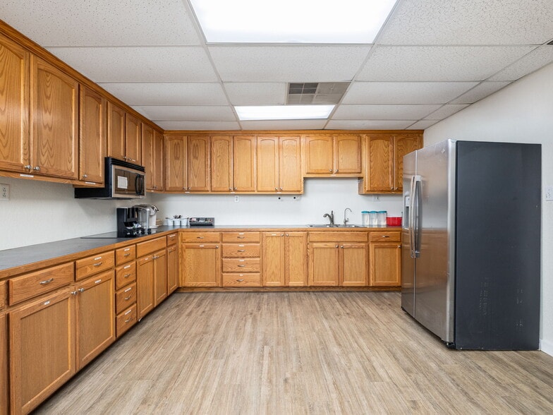 More Photos Of 6600 S Lakewoods Dr, Georgetown Specialty For Sale