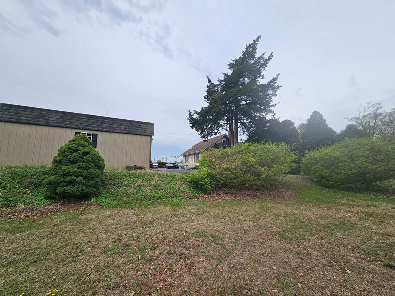 More Photos Of 1737 S Burlington Rd, Bridgeton Flex For Sale