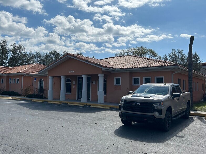 More Photos Of 37914 Daughtery Rd, Zephyrhills Medical For Sale