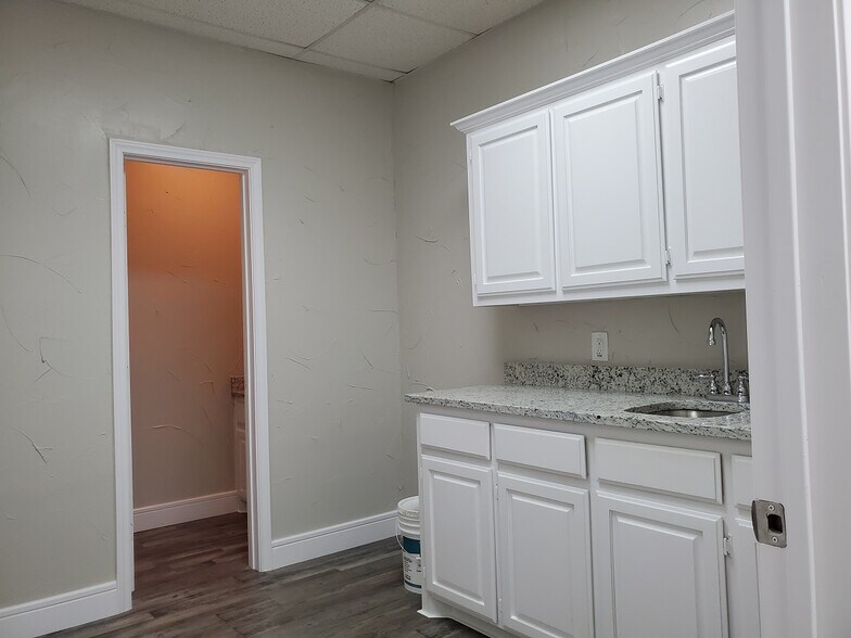 More Photos Of 2707 Bolton Boone Dr, DeSoto Medical For Lease