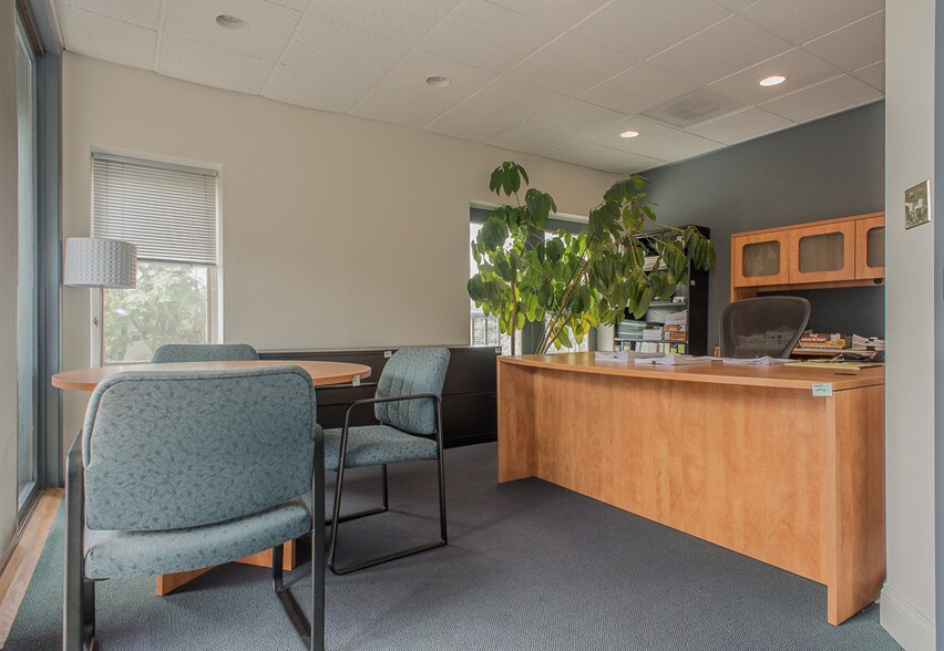 More Photos Of 2170-2176 Wisconsin Ave NW, Washington Office For Sale