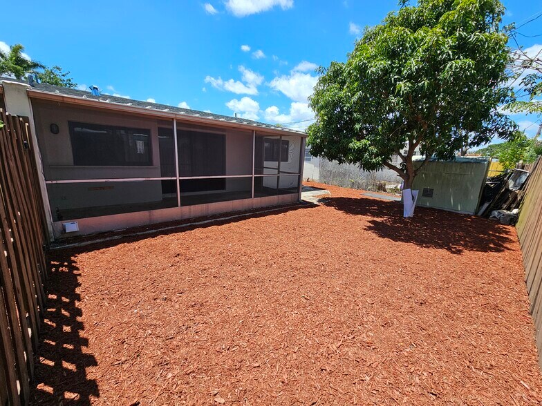 More Photos Of 2121 NE 51st Ct, Fort Lauderdale Apartments For Sale