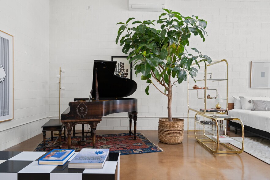 More Photos Of 310 Johnson St, Santa Fe Specialty For Sale