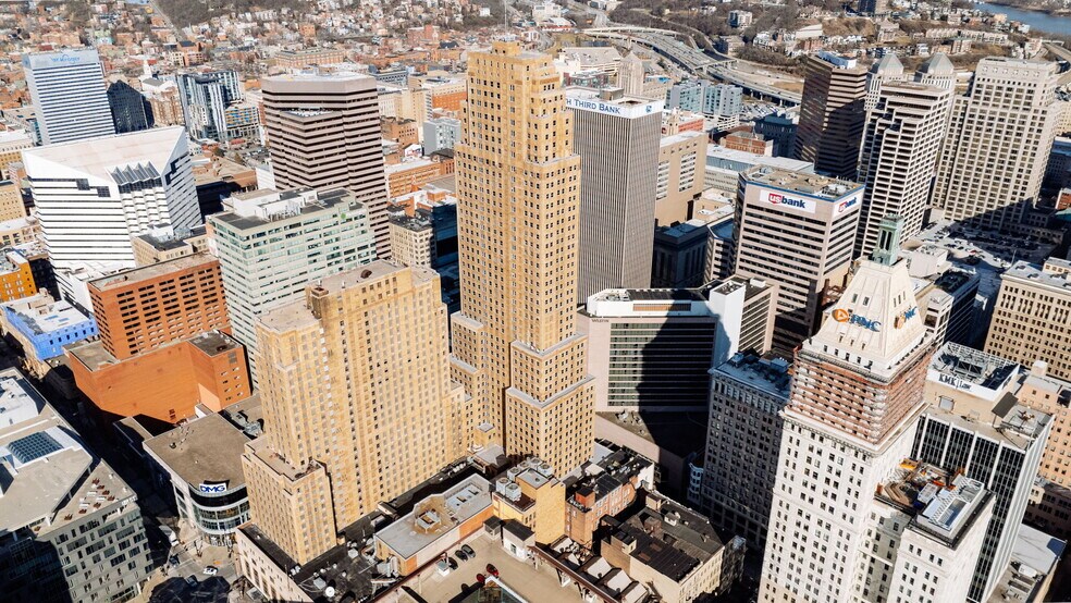 More Photos Of 6 W 4th St, Cincinnati Storefront Retail Office For Sale