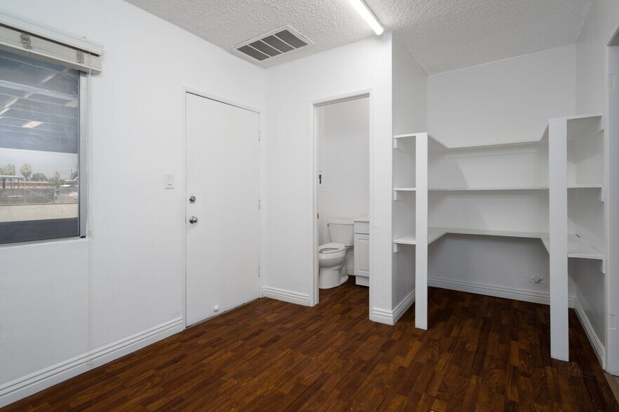 More Photos Of 320 Kentucky St, Bakersfield Manufacturing For Sale