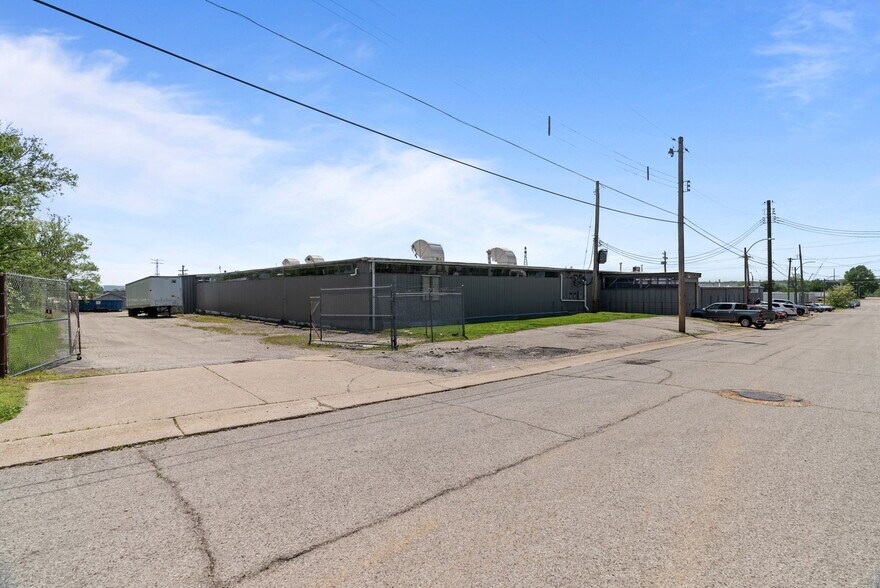 More Photos Of 8122 Reilly Ave, Saint Louis Manufacturing For Sale