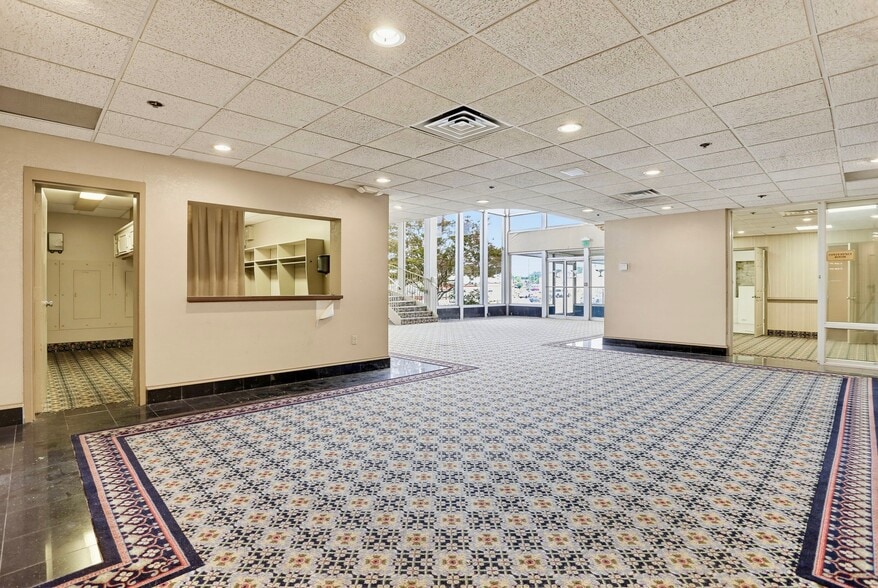 More Photos Of 505 Jermor Ln, Westminster Restaurant For Lease