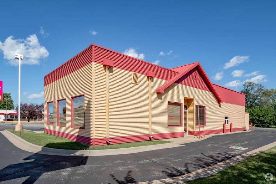 More Photos Of 2070 S Koeller St, Oshkosh Restaurant For Sale