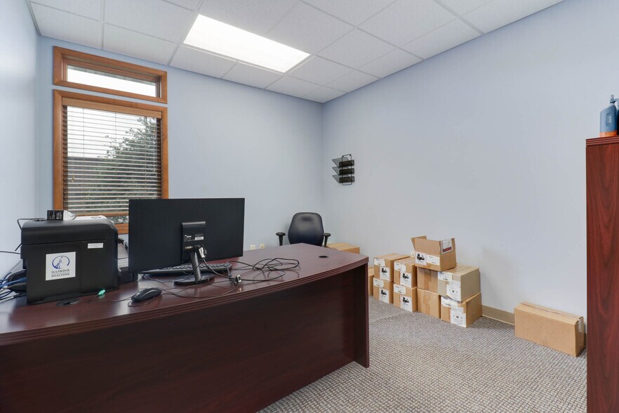 More Photos Of 407 Detroit Ave, Bloomington Office For Sale