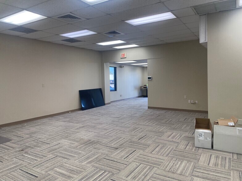 More Photos Of 750 Lakeside Dr, Mobile Light Distribution For Lease