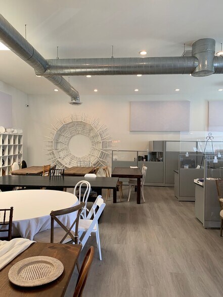 More Photos Of 5255 W 102nd St, Los Angeles Warehouse For Lease