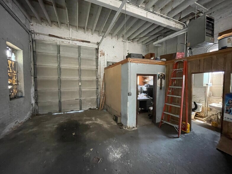 More Photos Of 1744 Indianapolis Blvd, Whiting Manufacturing For Lease