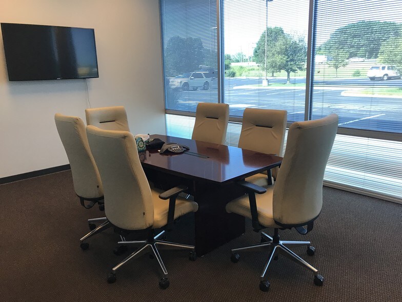 More Photos Of 6500 Technology Center Dr, Indianapolis Light Distribution For Lease