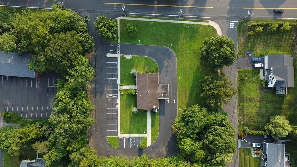 More Photos Of 230 N Middletown Rd, Pearl River Bank For Lease