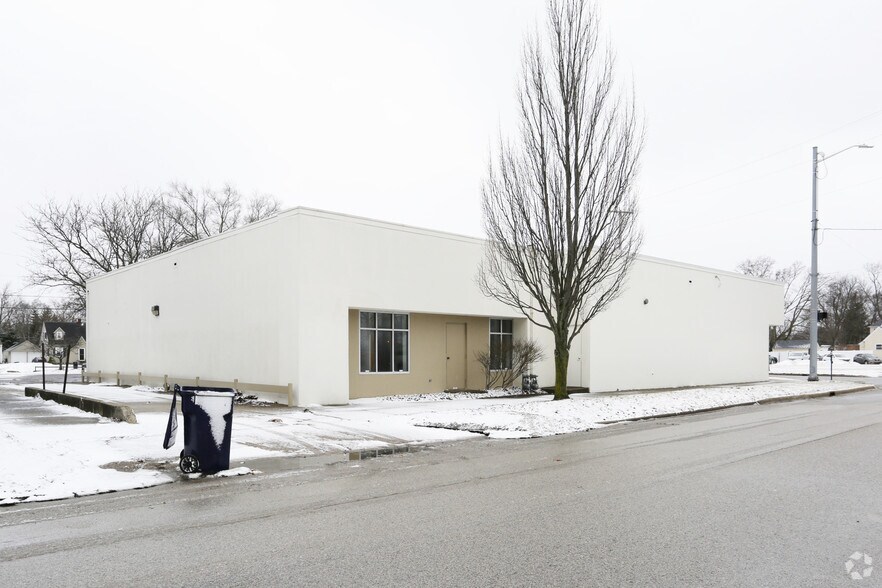 More Photos Of 653 Michigan Ave, Holland Freestanding For Lease