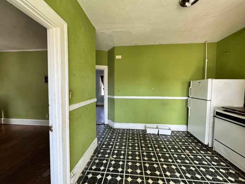 More Photos Of 102 Rowe Ave, Hartford Apartments For Sale