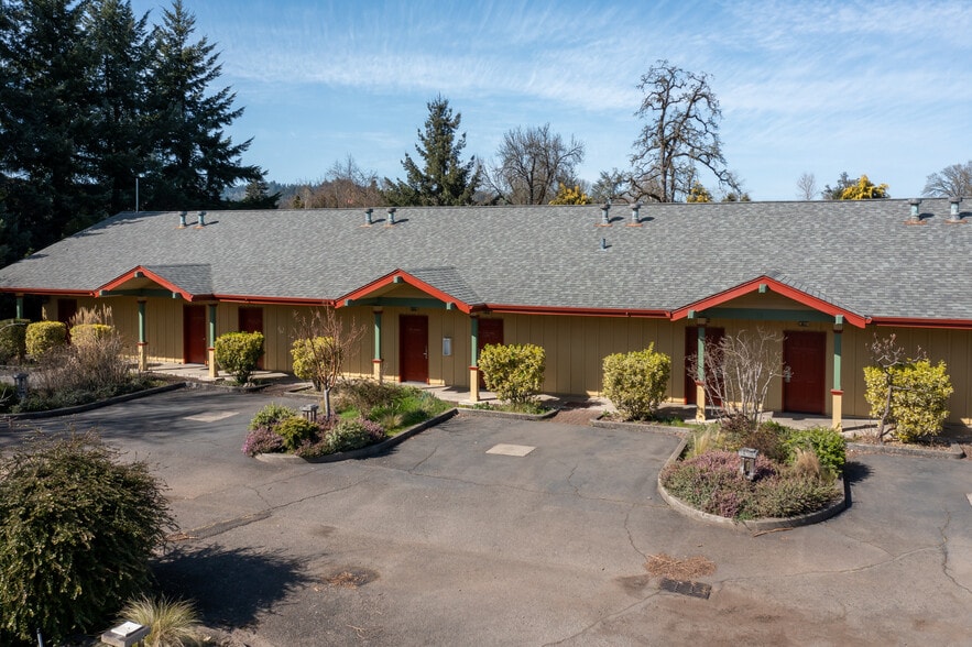More Photos Of , Cottage Grove Hospitality For Sale