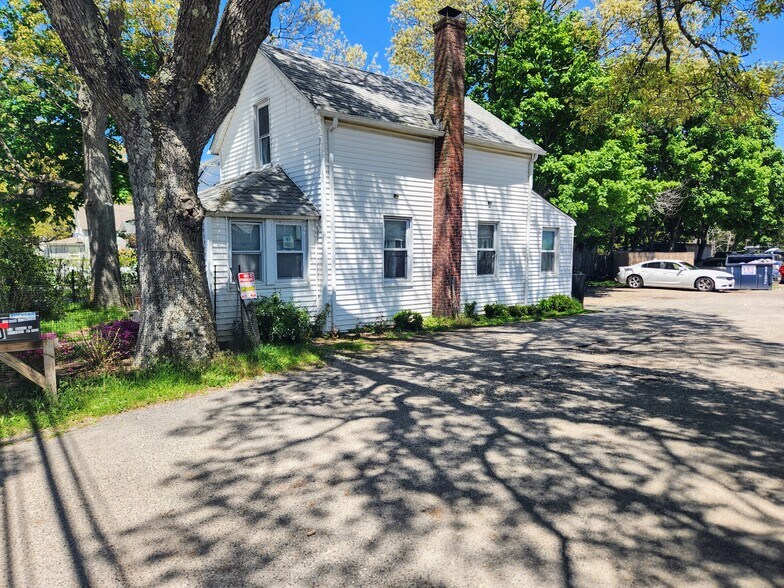 More Photos Of 90 Old Quogue Rd, Riverhead Apartments For Sale