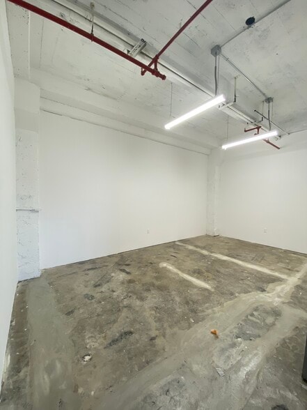 More Photos Of 901 E 31st St, Los Angeles Manufacturing For Lease