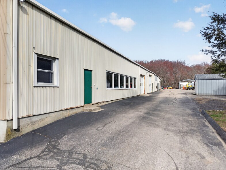 More Photos Of 300 Taugwonk Rd, Stonington Warehouse For Lease