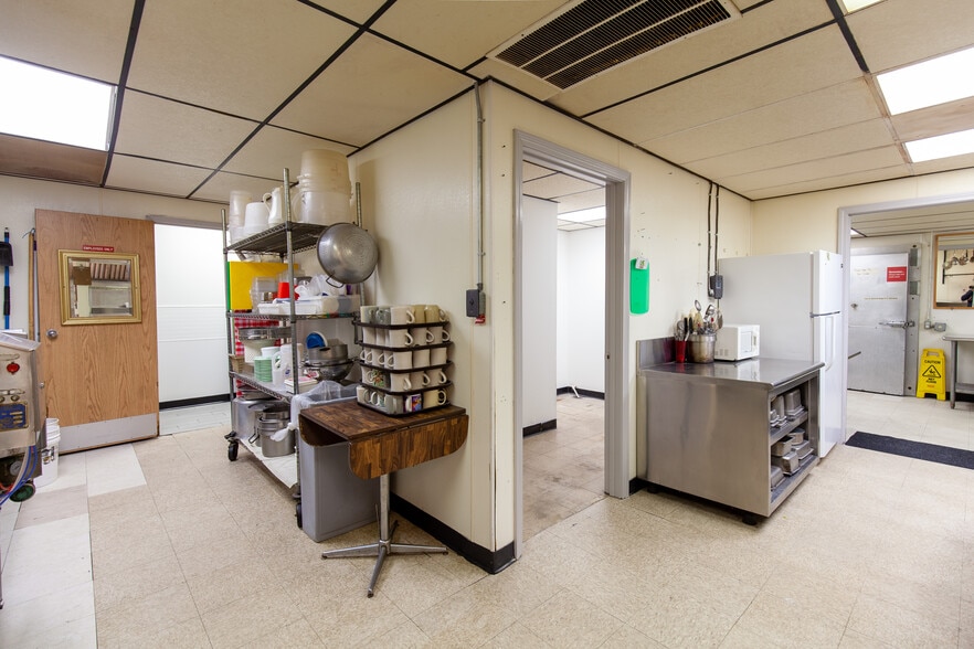 More Photos Of 1068-1078 Route 28, South Yarmouth Freestanding For Lease