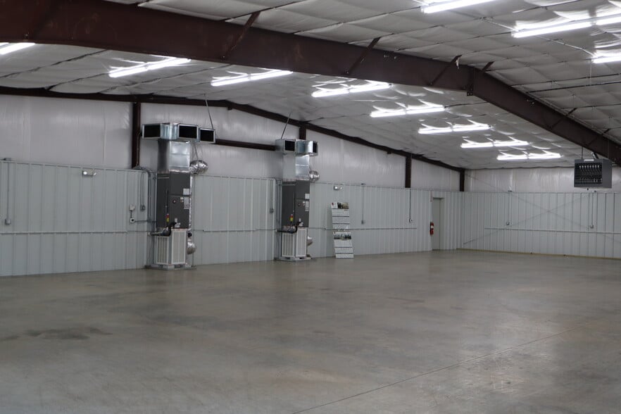 More Photos Of 5766 W US Highway 421, Wilkesboro Warehouse For Lease