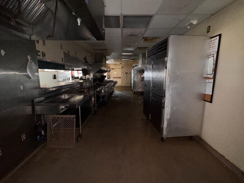 More Photos Of 2439 E Sharon Rd, Cincinnati Restaurant For Sale