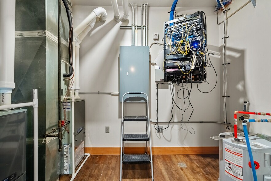 More Photos Of 720 Poyntz Ave, Manhattan Office For Sale