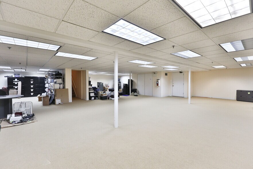 More Photos Of 400-415 Executive Dr, Langhorne Medical For Lease