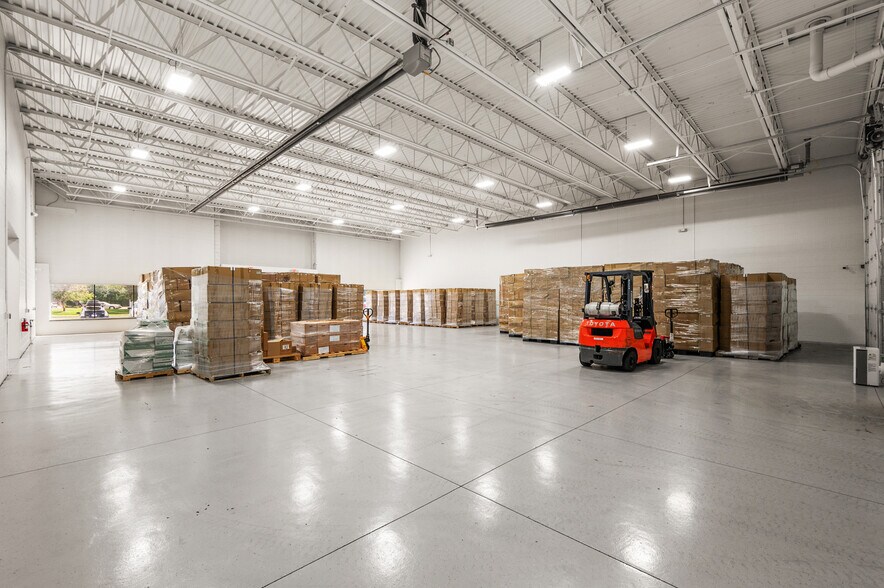 More Photos Of 46250 Erb Dr, Macomb Township Warehouse For Lease