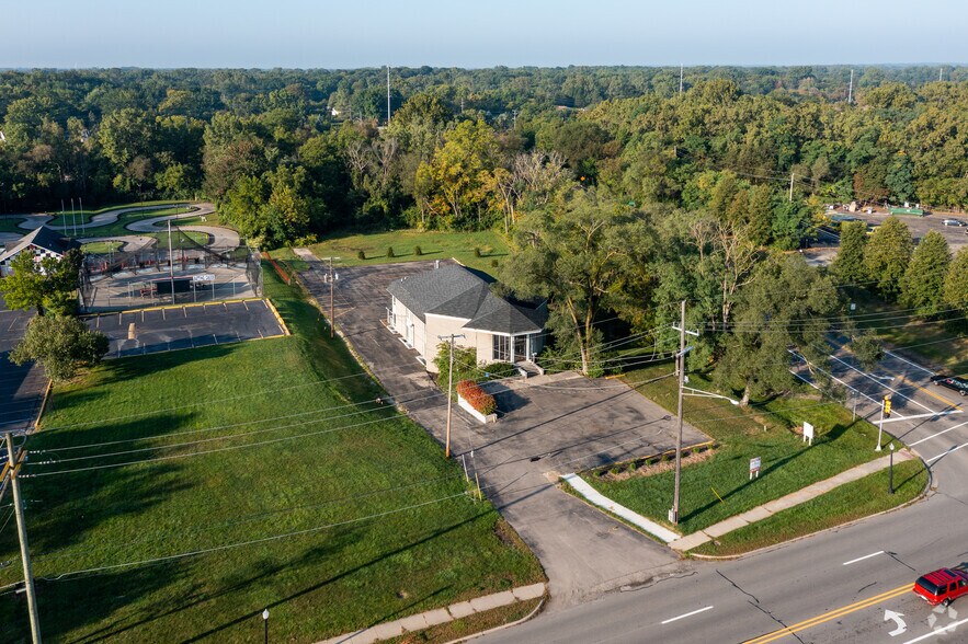 More Photos Of 30785 Grand River Ave, Farmington Hills Office For Sale